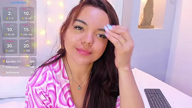 Snapshot of EmilyRouss_ chatting on March 16, 2025, 1:38 am EmilyRouss online show from March 16, 2025, 1:38 am