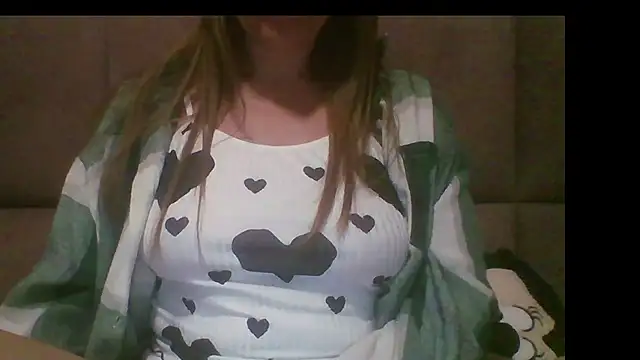 Snapshot of Sladkiegubki chatting on September 20, 2025, 10:37 pm Sladkiegubki online show from September 20, 2025, 10:37 pm