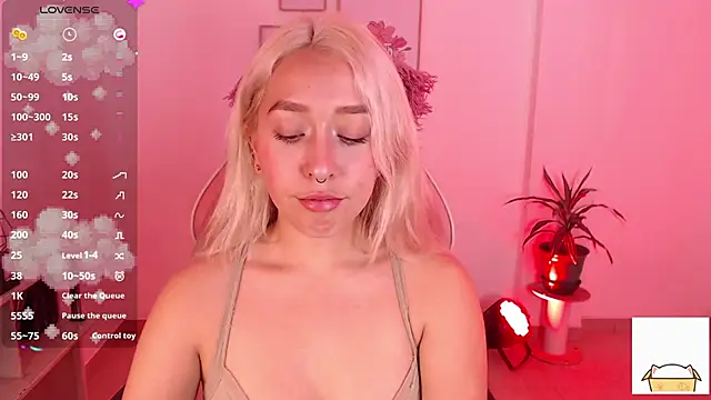 Snapshot of Dahlia__espresso chatting on February 10, 2025, 6:56 pm Dahlia espresso online show from February 10, 2025, 6:56 pm