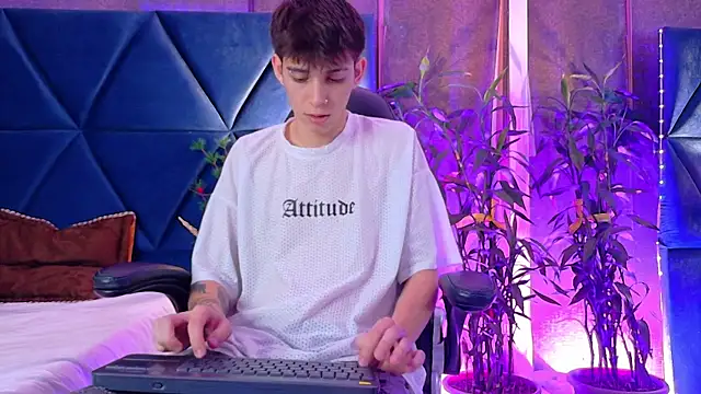 Snapshot of Lion_Foster01 chatting on December 18, 2025, 9:51 pm Lion Foster01 online show from December 18, 2025, 9:51 pm