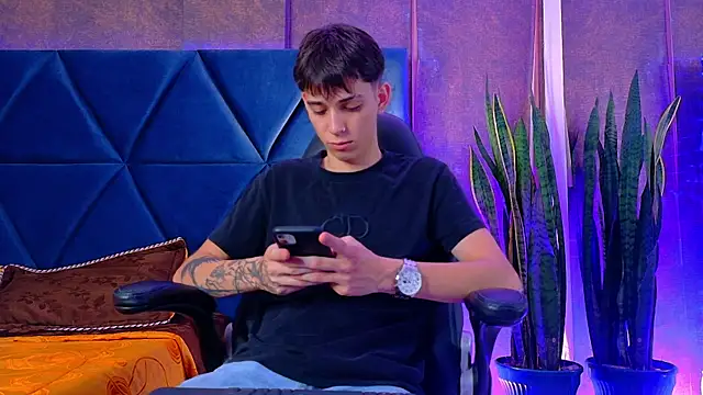 Snapshot of Lion_Foster01 chatting on December 5, 2025, 9:23 pm Lion Foster01 online show from December 5, 2025, 9:23 pm