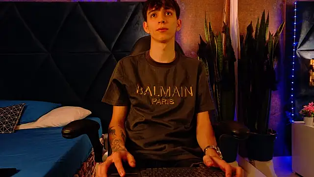 Lion Foster01 online show from October 23, 2025, 12:04 pm