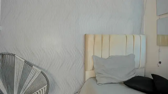 Snapshot of miranda_villa chatting on February 23, 2025, 12:27 pm miranda villa online show from February 23, 2025, 12:27 pm