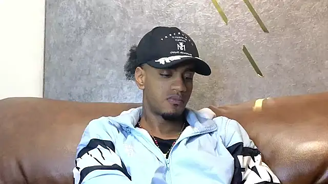 Snapshot of AaronCruz_ chatting on February 25, 2025, 1:10 pm AaronCruz online show from February 25, 2025, 1:10 pm