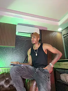 AaronCruz  online show from February 10, 2026, 3:38 am