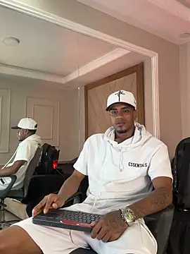 AaronCruz  online show from March 18, 2026, 10:43 pm