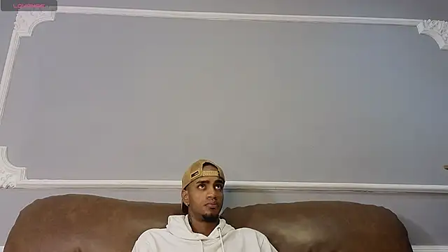 Snapshot of AaronCruz_ chatting on September 16, 2025, 1:01 pm AaronCruz online show from September 16, 2025, 1:01 pm