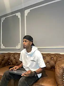 Snapshot of AaronCruz_ chatting on February 28, 2025, 12:42 pm AaronCruz online show from February 28, 2025, 12:42 pm