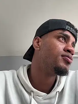Snapshot of AaronCruz_ chatting on March 10, 2025, 7:18 pm AaronCruz online show from March 10, 2025, 7:18 pm