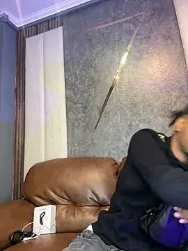 Snapshot of AaronCruz_ chatting on February 18, 2025, 12:49 pm AaronCruz online show from February 18, 2025, 12:49 pm