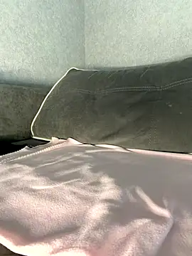 Snapshot of MiloTheName chatting on November 4, 2025, 6:17 am MiloTheName online show from November 4, 2025, 6:17 am