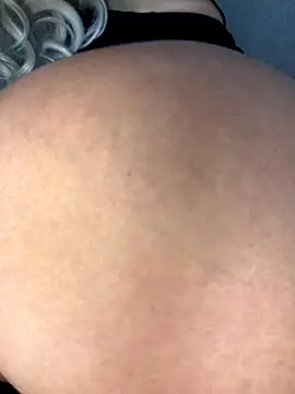 Snapshot of MiloTheName chatting on December 16, 2025, 1:26 pm MiloTheName online show from December 16, 2025, 1:26 pm