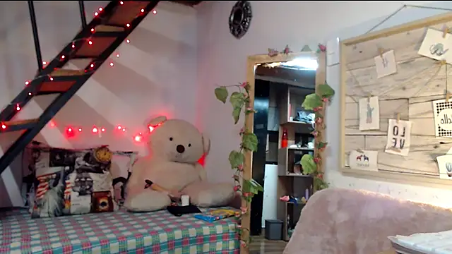 Snapshot of luna_sky83 chatting on February 26, 2025, 5:24 am luna sky83 online show from February 26, 2025, 5:24 am