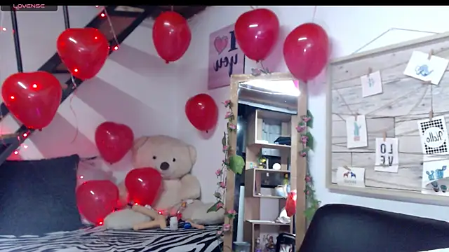 Snapshot of luna_sky83 chatting on September 18, 2025, 7:22 am luna sky83 online show from September 18, 2025, 7:22 am