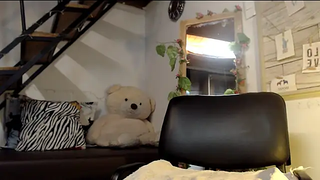 Snapshot of luna_sky83 chatting on February 23, 2025, 4:35 pm luna sky83 online show from February 23, 2025, 4:35 pm