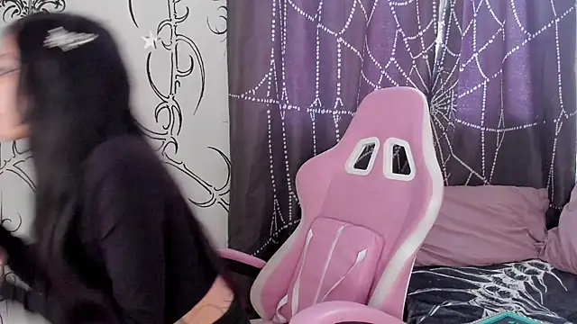 AlyRoses online show from June 17, 2026, 4:28 pm