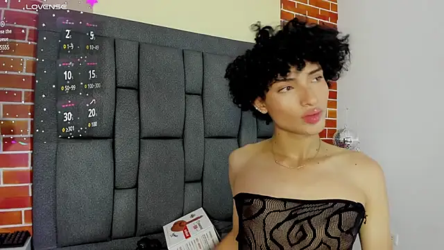 Snapshot of appolo_jay chatting on February 21, 2025, 1:44 am appolo jay online show from February 21, 2025, 1:44 am