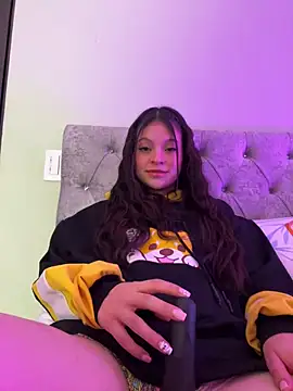 Snapshot of LucyEvans_ chatting on November 3, 2025, 5:01 am LucyEvans online show from November 3, 2025, 5:01 am