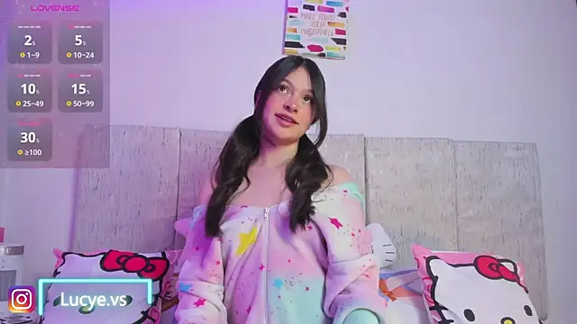 Snapshot of LucyEvans_ chatting on October 6, 2025, 3:40 am LucyEvans online show from October 6, 2025, 3:40 am