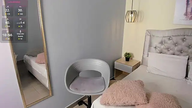 escarleth   online show from March 18, 2026, 11:46 am