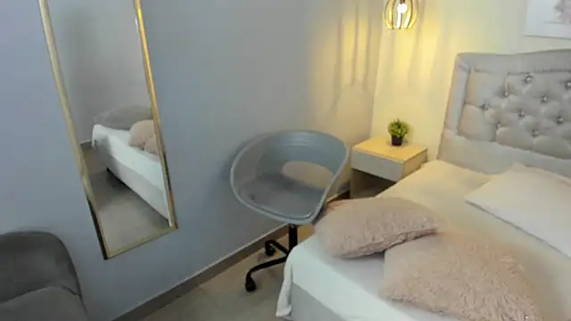 Snapshot of escarleth__ chatting on July 3, 2026, 2:45 pm escarleth online show from July 3, 2026, 2:45 pm