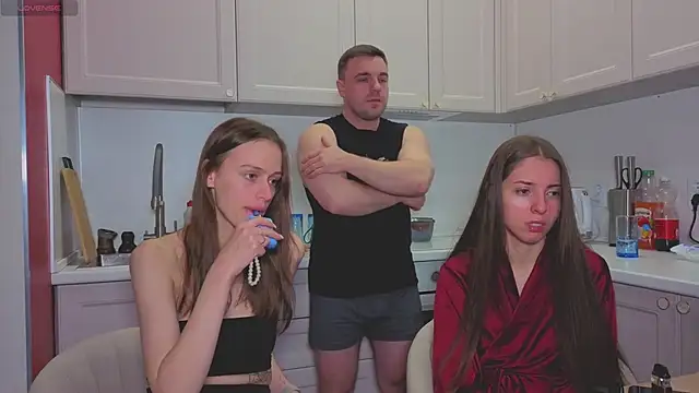 fcjuicy pussy online show from November 18, 2025, 12:19 pm