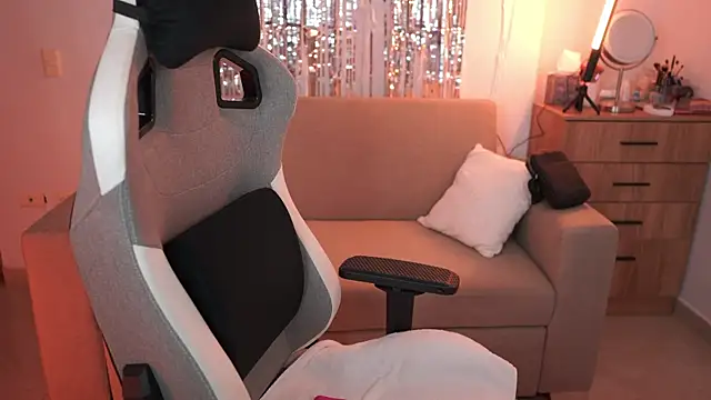 Snapshot of anyacutex chatting on January 7, 2026, 7:52 pm anyacutex online show from January 7, 2026, 7:52 pm