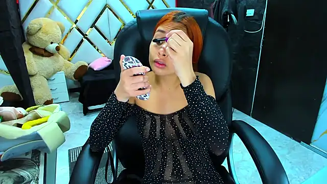 Snapshot of Paris_Petit chatting on November 6, 2025, 7:51 pm Paris Petit online show from November 6, 2025, 7:51 pm