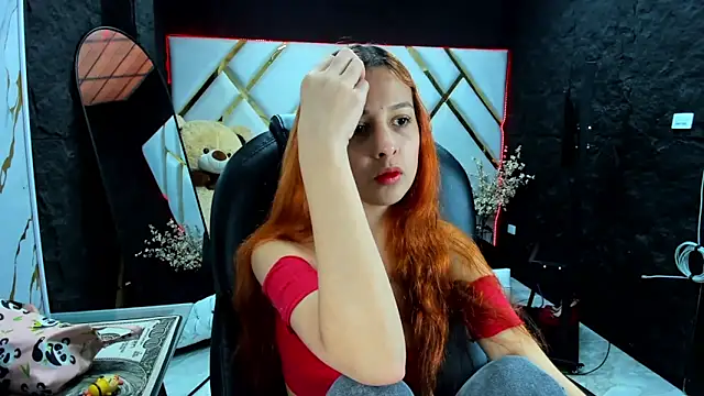 Snapshot of Paris_Petit chatting on November 25, 2025, 8:31 pm Paris Petit online show from November 25, 2025, 8:31 pm