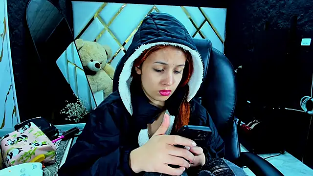 Snapshot of Paris_Petit chatting on November 21, 2025, 8:52 pm Paris Petit online show from November 21, 2025, 8:52 pm