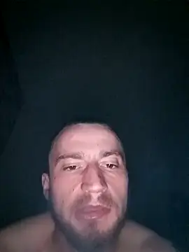 wariacik0024 online show from May 9, 2026, 2:37 am