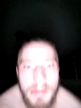 wariacik0024 online show from April 14, 2026, 11:10 pm