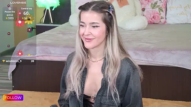 Snapshot of Sarah-Hart chatting on February 13, 2025, 8:38 am Sarah-Hart online show from February 13, 2025, 8:38 am