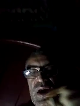 hugosafado333 online show from January 18, 2025, 7:17 am