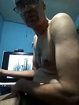 hugosafado333 online show from January 13, 2025, 3:01 am