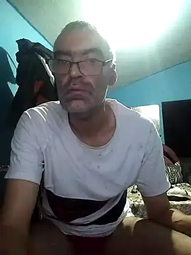 hugosafado333 online show from March 16, 2025, 2:53 am