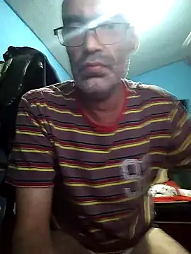 hugosafado333 online show from February 11, 2025, 5:37 am