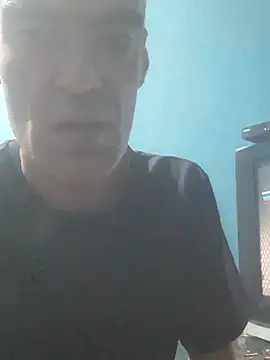 hugosafado333 online show from October 13, 2025, 4:25 am