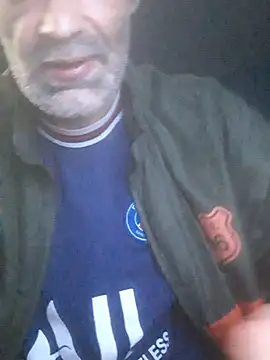 hugosafado333 online show from September 15, 2025, 9:32 am