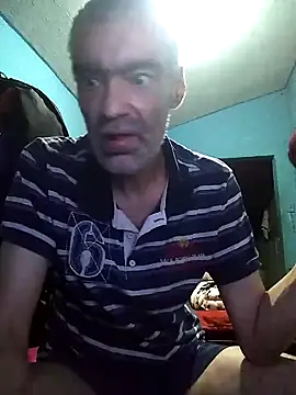 hugosafado333 online show from September 23, 2025, 2:40 am