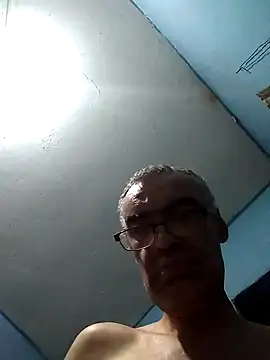 hugosafado333 online show from January 14, 2025, 1:15 am