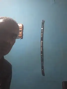 hugosafado333 online show from December 14, 2025, 5:46 am