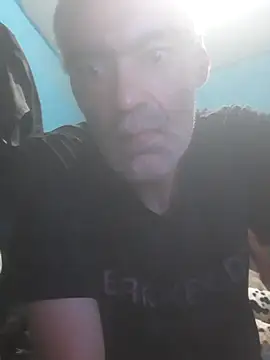 hugosafado333 online show from September 18, 2025, 3:20 am