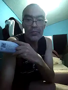 hugosafado333 online show from February 28, 2025, 3:37 am