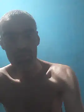 hugosafado333 online show from October 28, 2025, 4:57 am