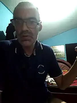 hugosafado333 online show from March 22, 2025, 5:39 am