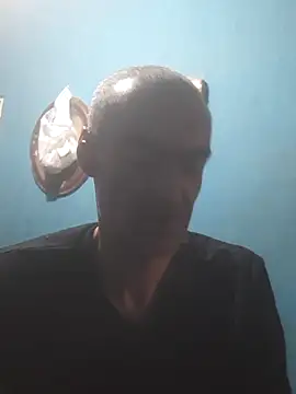 hugosafado333 online show from October 16, 2025, 5:38 am