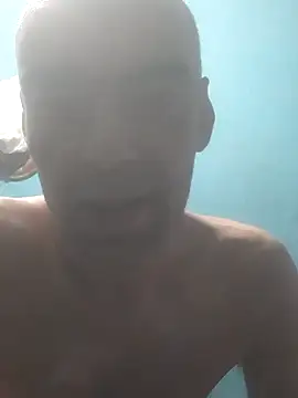 hugosafado333 online show from October 3, 2025, 6:48 am