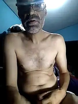 hugosafado333 online show from February 22, 2025, 9:48 pm