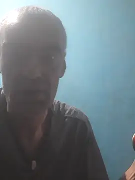 hugosafado333 online show from September 17, 2025, 6:04 am